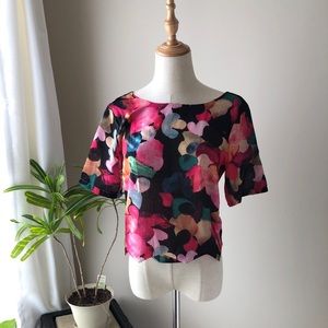 Fashion Classic 🛍 Colorful Short-Sleeved Top